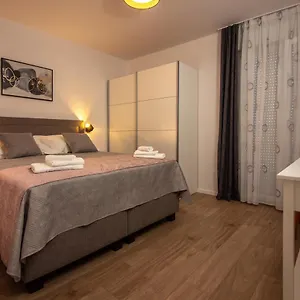 Bura2 , With Private Parking In The Garage Split
